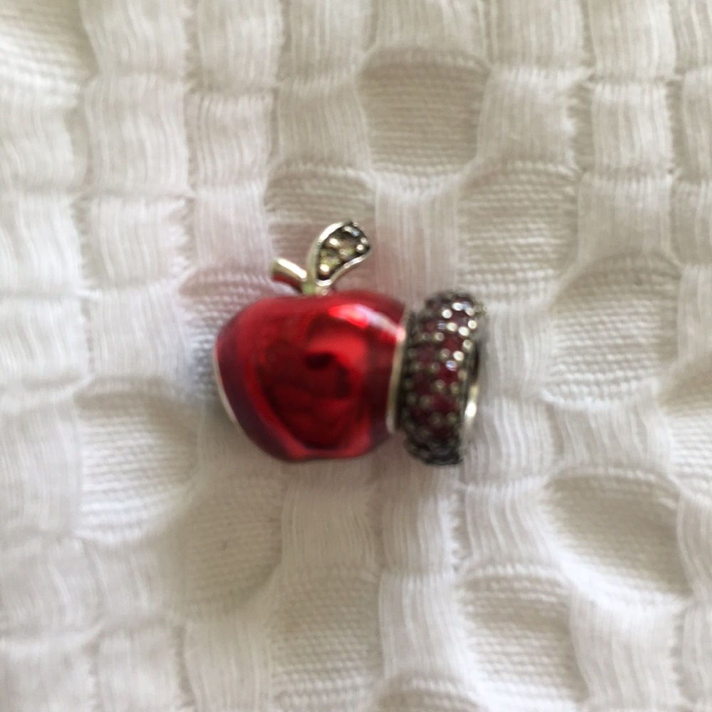 🍎 Disney Snow White Apple PLUS 1 Spacer 🍎